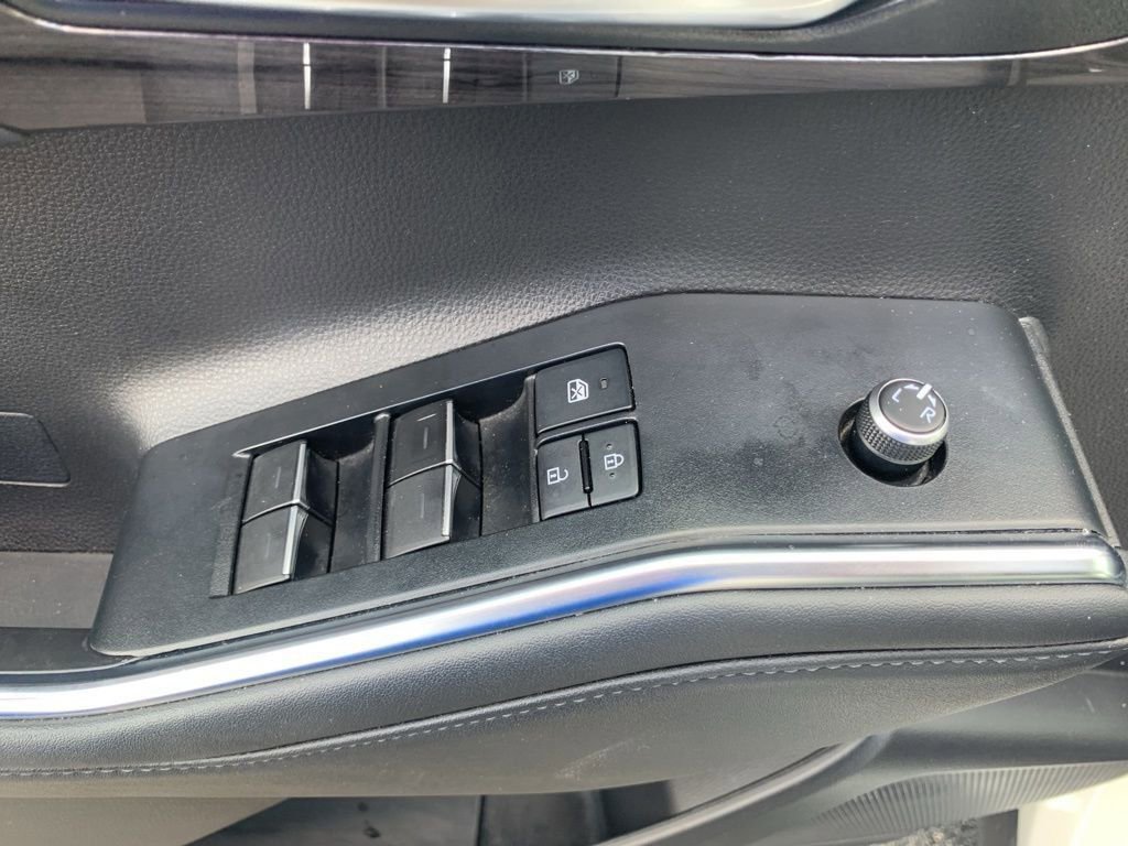 Used 2022 Toyota Highlander Limited image 11
