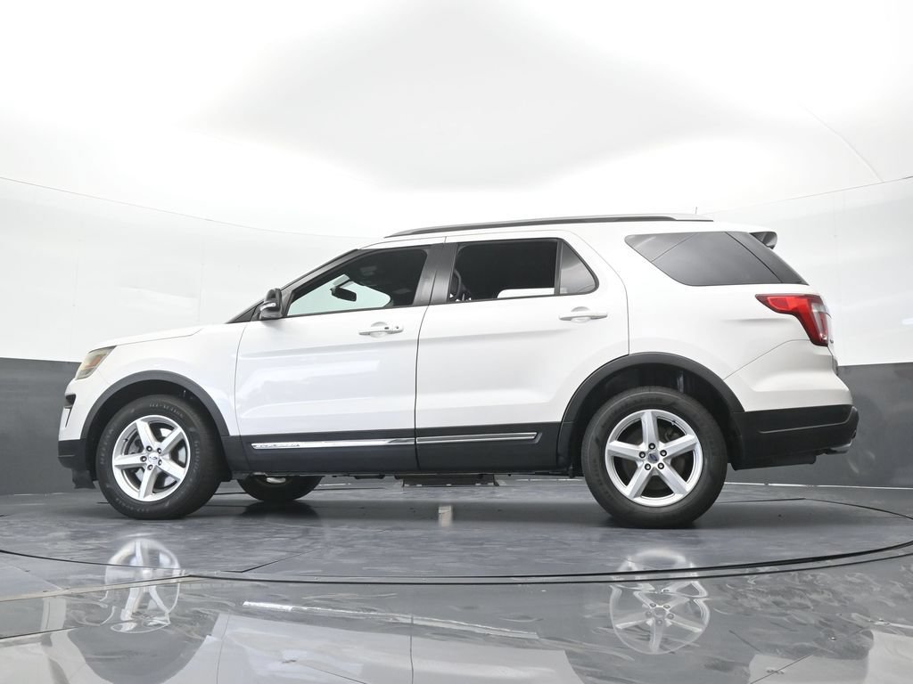Used 2018 Ford Explorer XLT w/ Equipment Group 202A FWD image 60