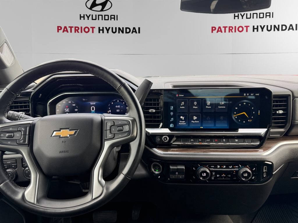 Used 2025 Chevrolet Silverado 1500 LT AWD/4WD image 10
