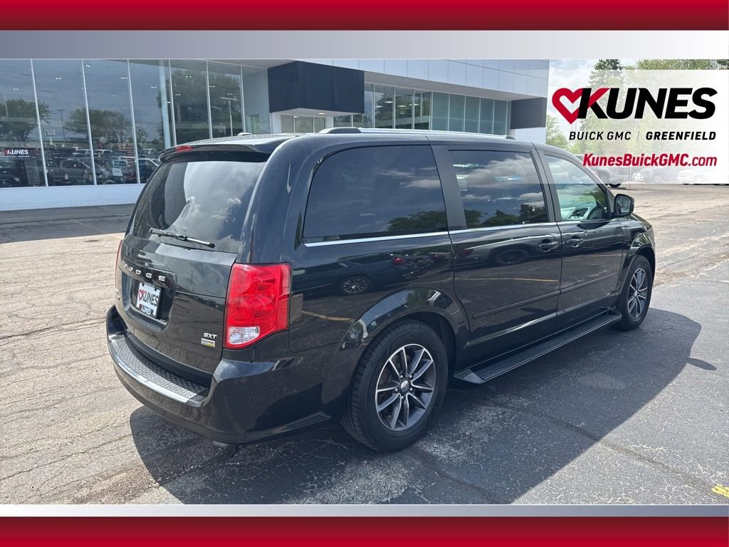 Used 2017 Dodge Grand Caravan SXT FWD image 7