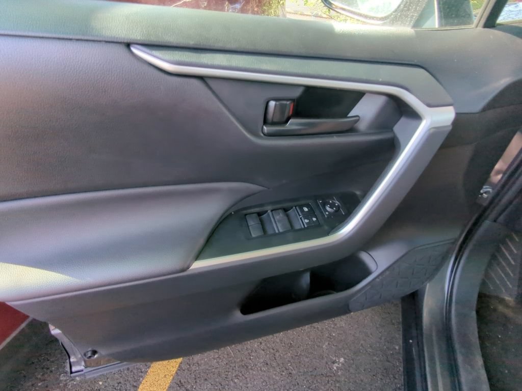 Used 2025 Toyota RAV4 LE FWD image 8