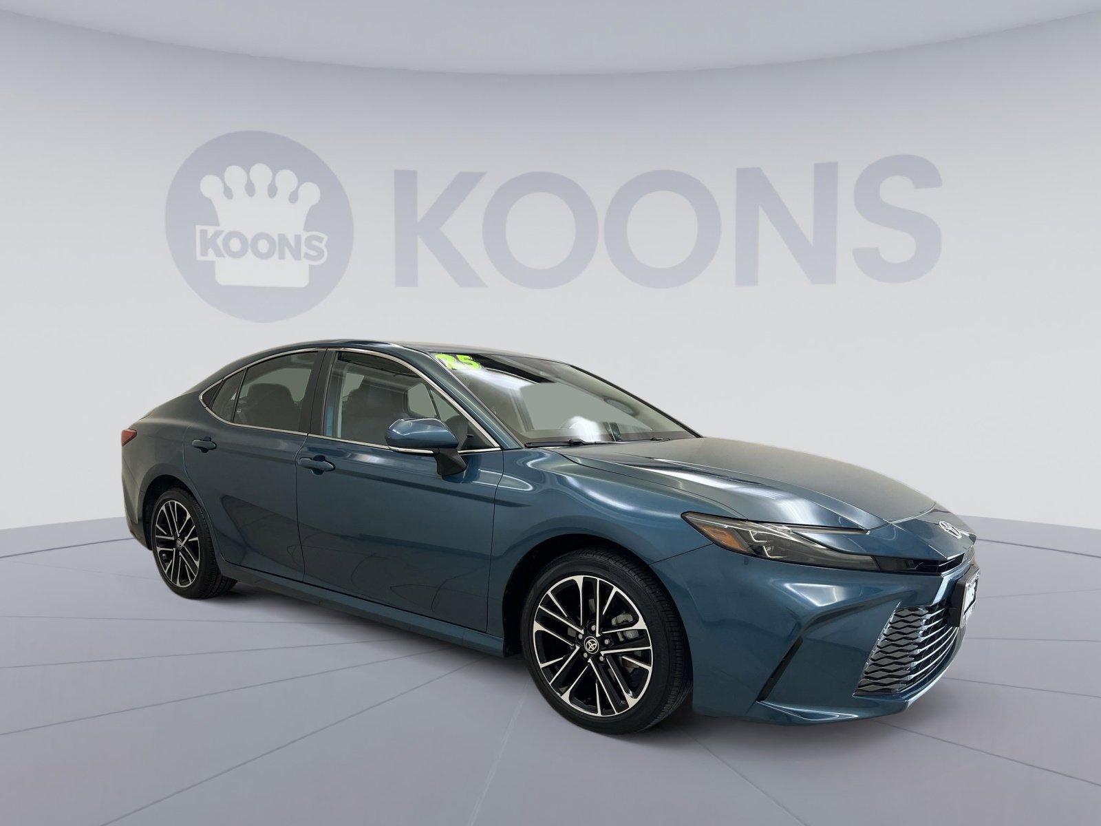 Used 2025 Toyota Camry XLE AWD/4WD image 10