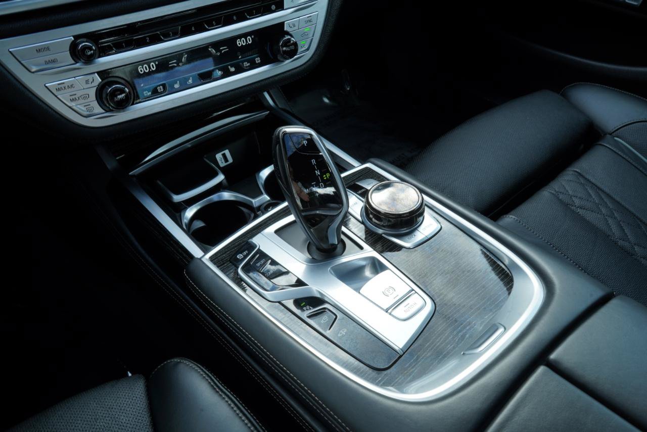 Used 2017 BMW 750i RWD image 40