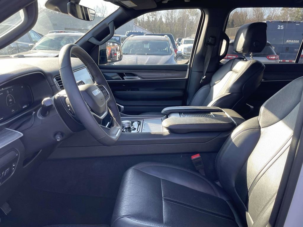 Certified 2024 Jeep Wagoneer Series II w/ Flexible Seating Group image 26