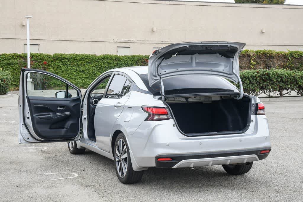 Used 2020 Nissan Versa SR FWD image 26
