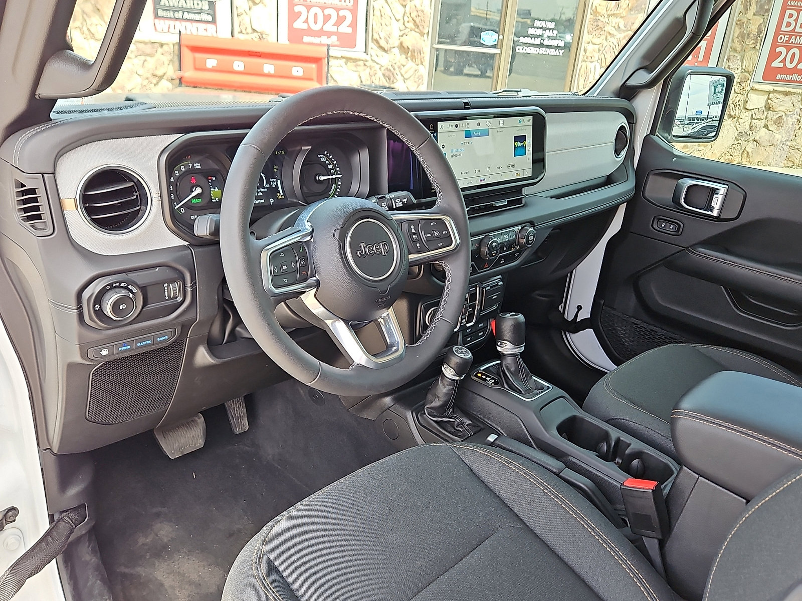 Used 2025 Jeep Wrangler Unlimited Sahara AWD/4WD image 12