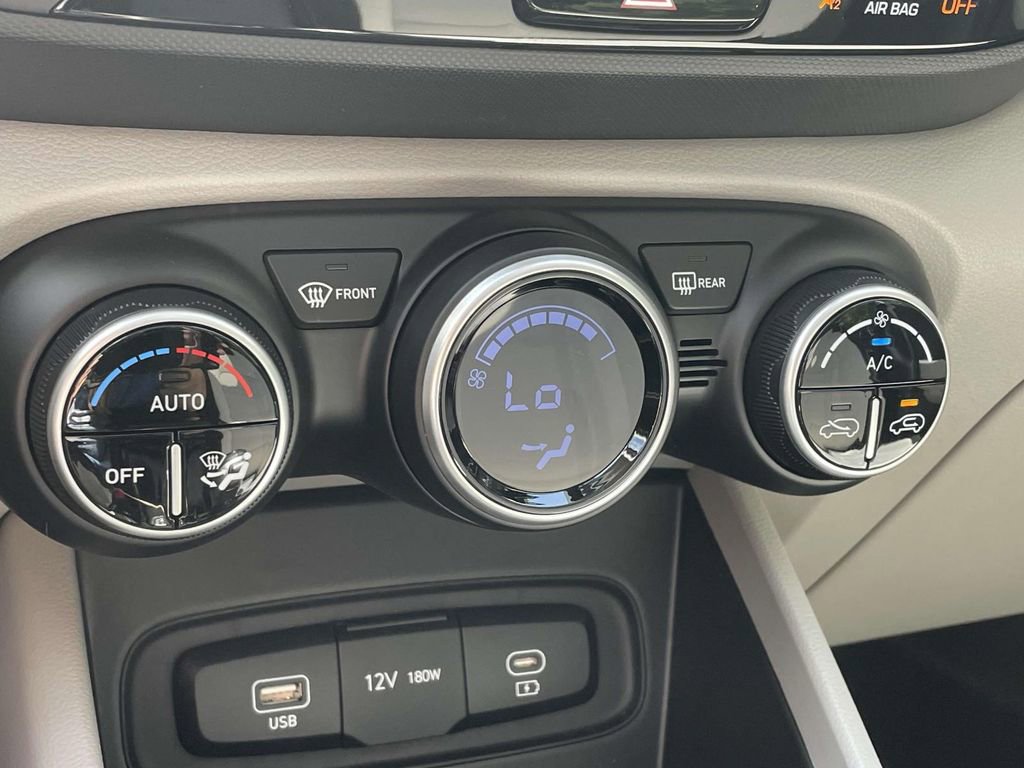 New 2025 Hyundai Venue SEL image 26