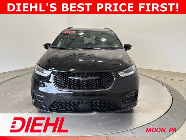 Used 2025 Chrysler Pacifica Limited FWD image 2