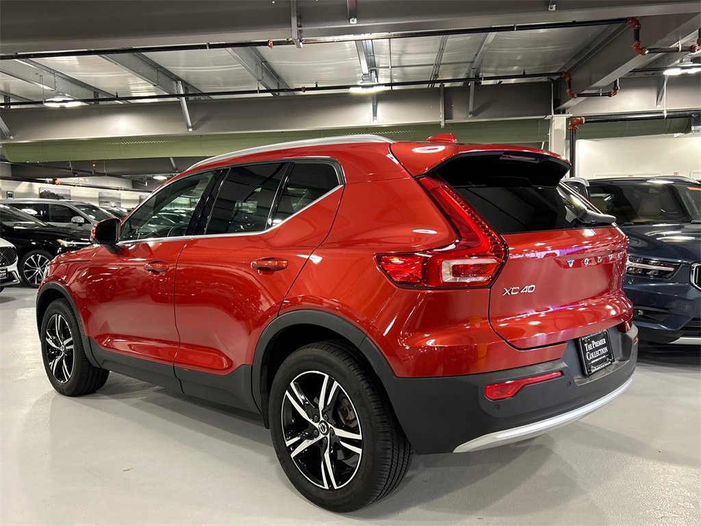 Certified 2023 Volvo XC40 B5 Plus w/ Climate Package image 4