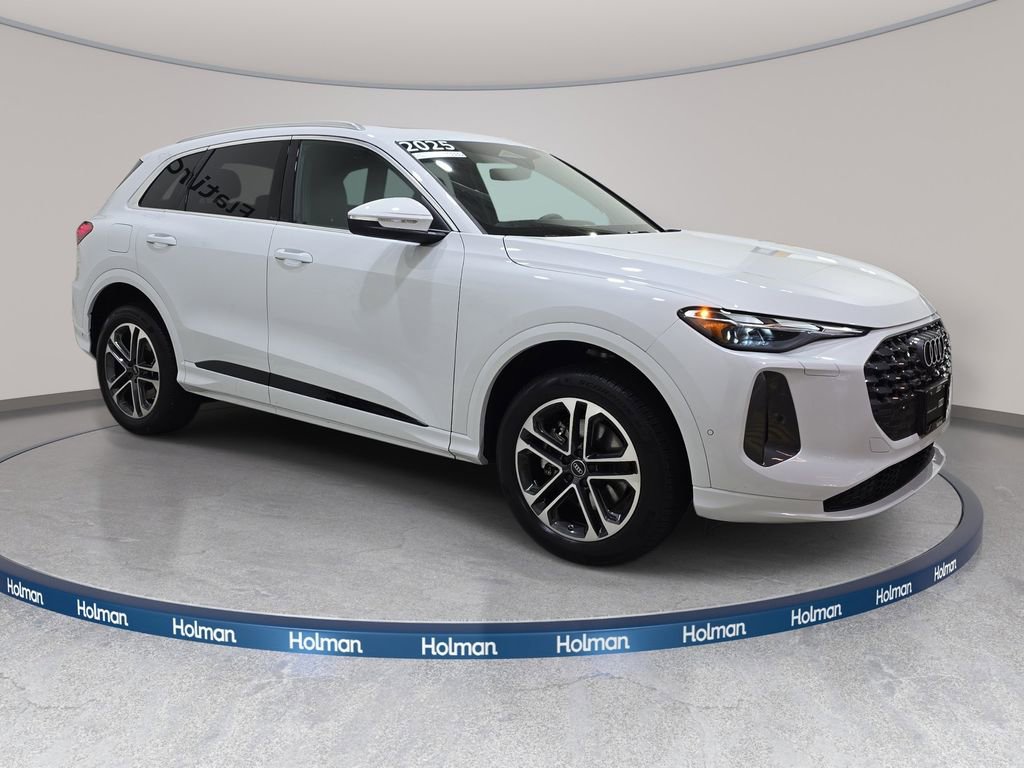 Certified 2025 Audi Q5 Premium w/ Convenience Package image 4