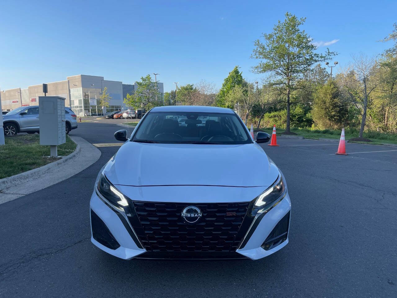 Used 2023 Nissan Altima 2.5 SR image 2
