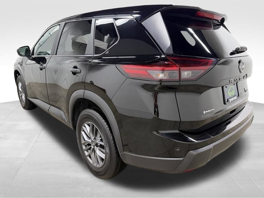 Used 2024 Nissan Rogue S AWD/4WD image 6