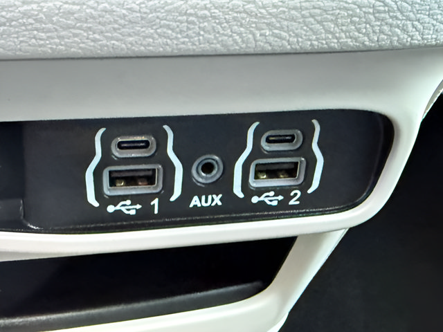 Used 2024 Chrysler Pacifica Touring-L FWD image 15