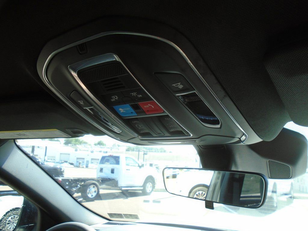 New 2025 Jeep Grand Cherokee L Laredo image 18