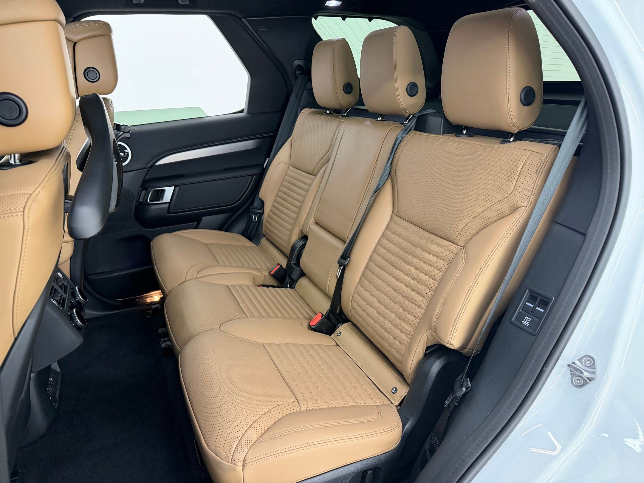 New 2026 Land Rover Discovery Limited Edition AWD/4WD image 22