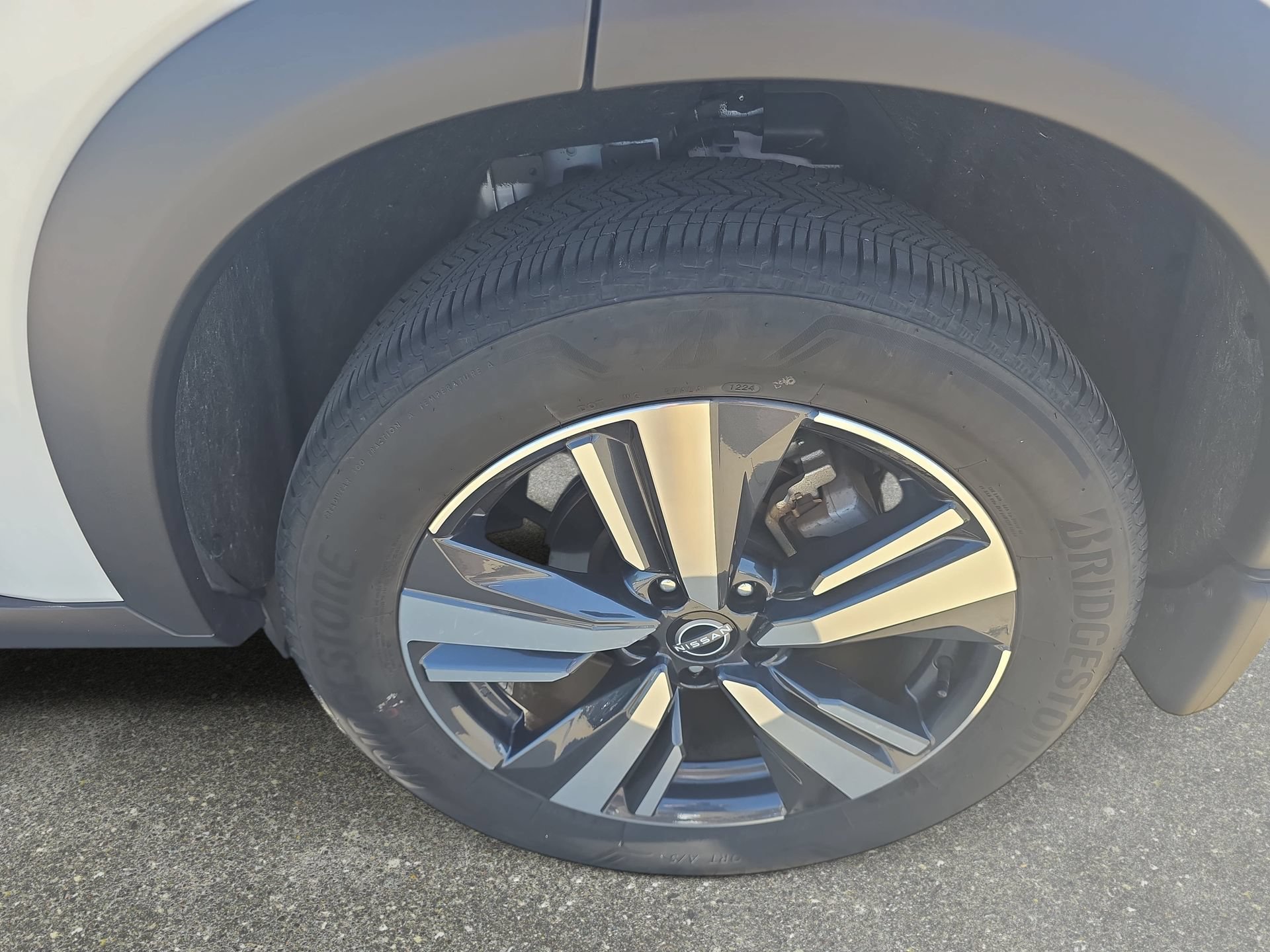 Used 2024 Nissan Rogue SL w/ SL Premium Package FWD image 32