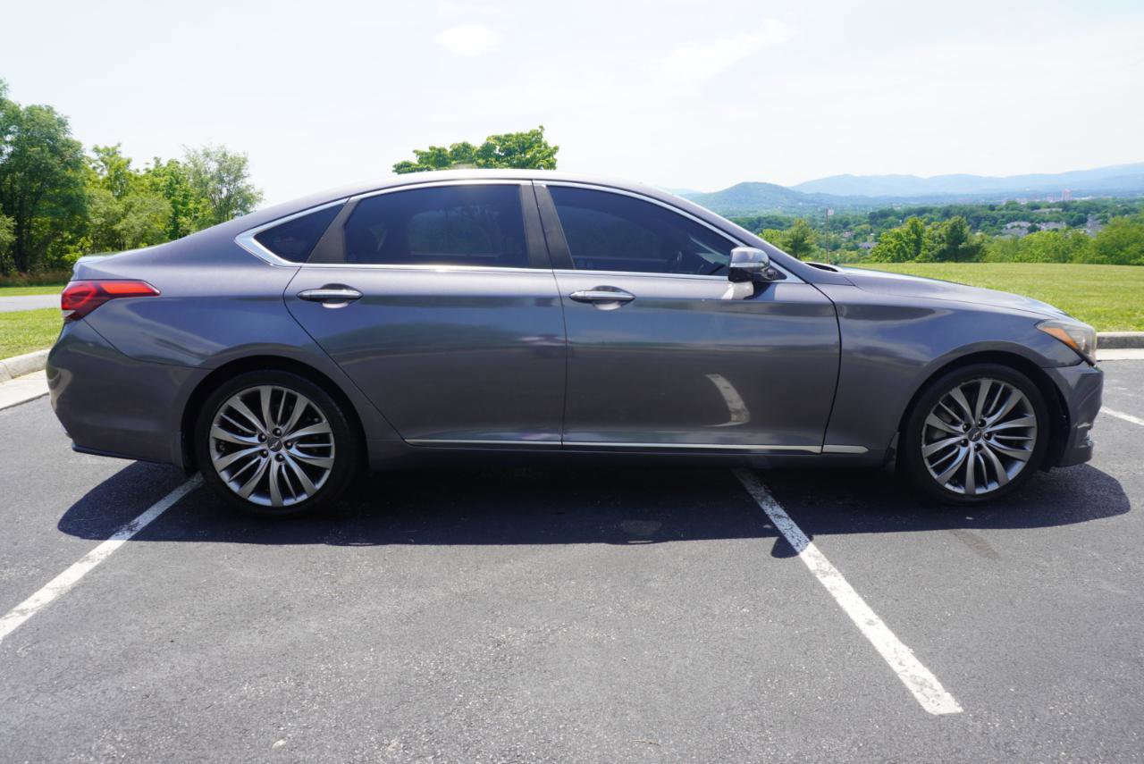 Used 2015 Hyundai Genesis 5.0 RWD image 18