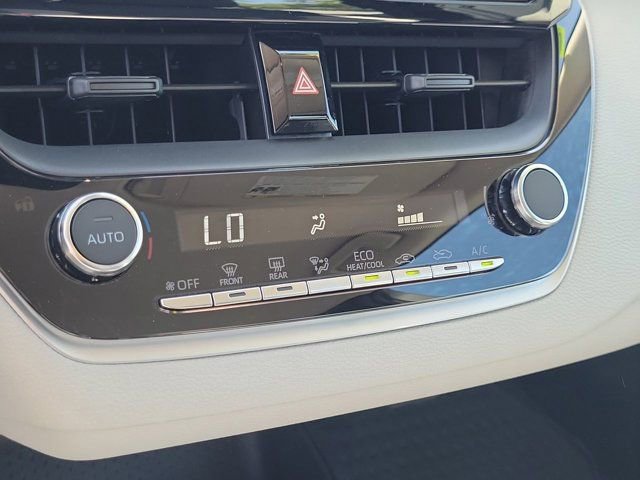 Used 2025 Toyota Corolla LE FWD image 28