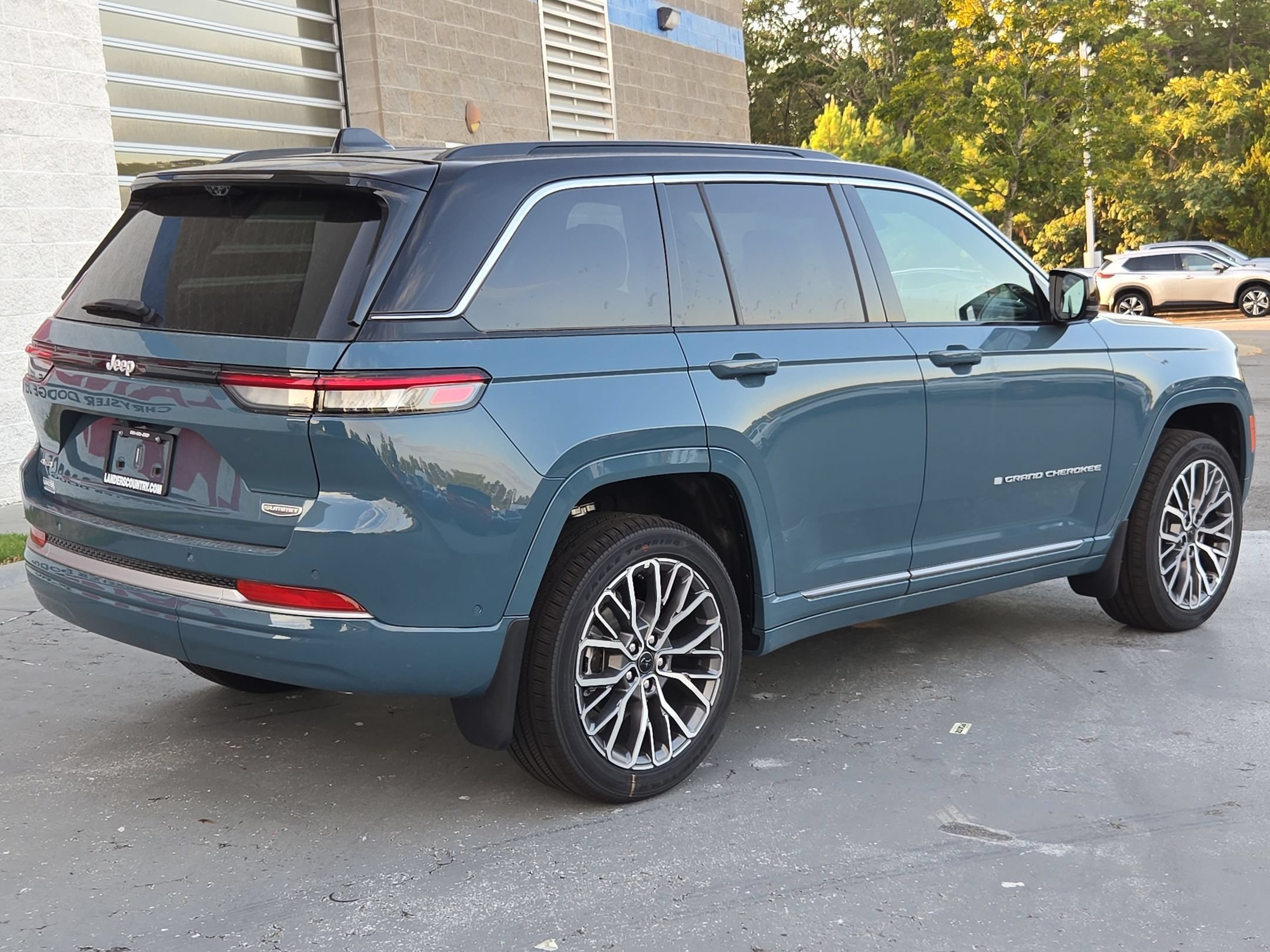 New 2027 Jeep Grand Cherokee Summit w/ MOPAR Finishing Package AWD/4WD image 7