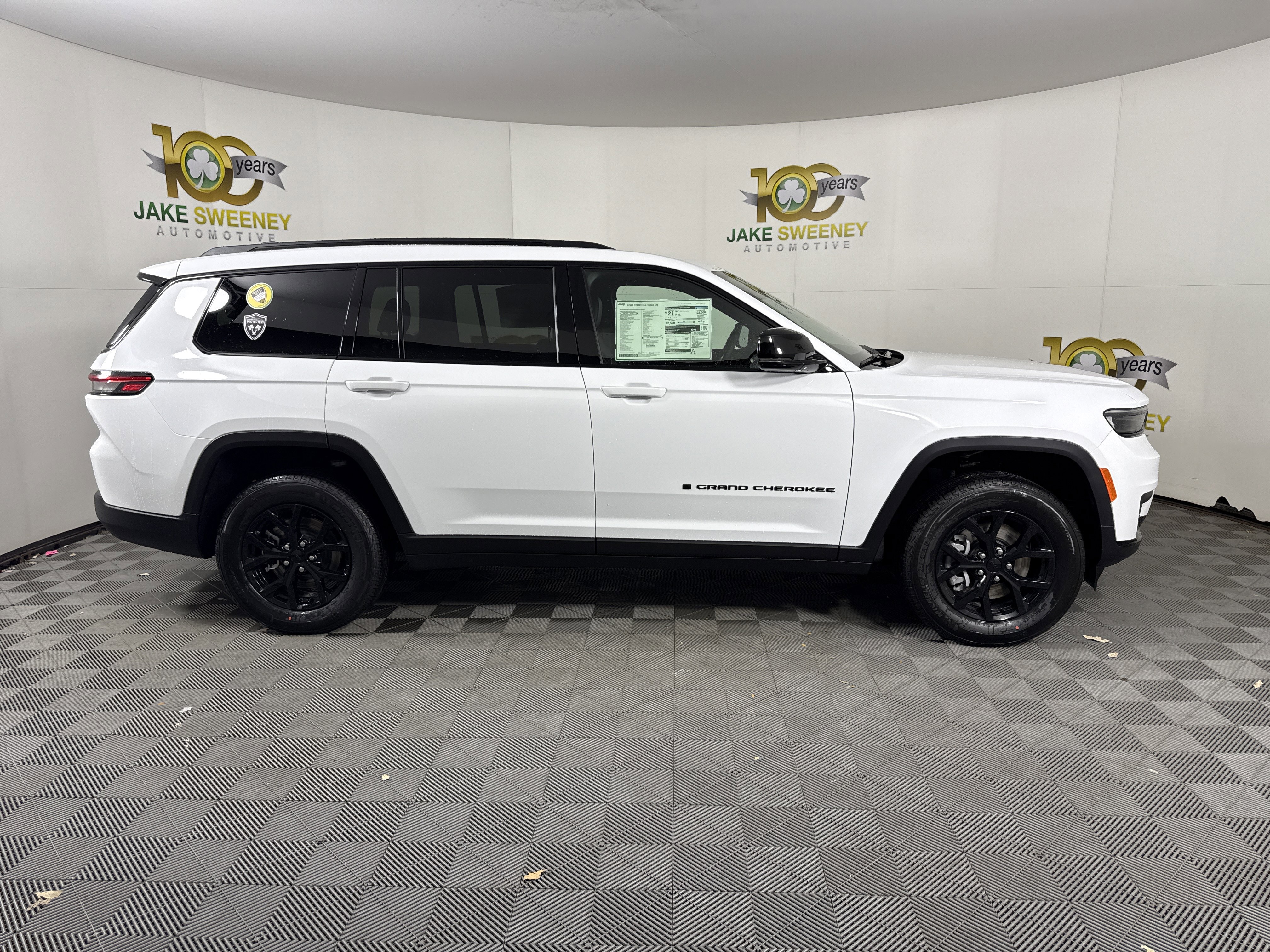 New 2025 Jeep Grand Cherokee L Altitude image 11