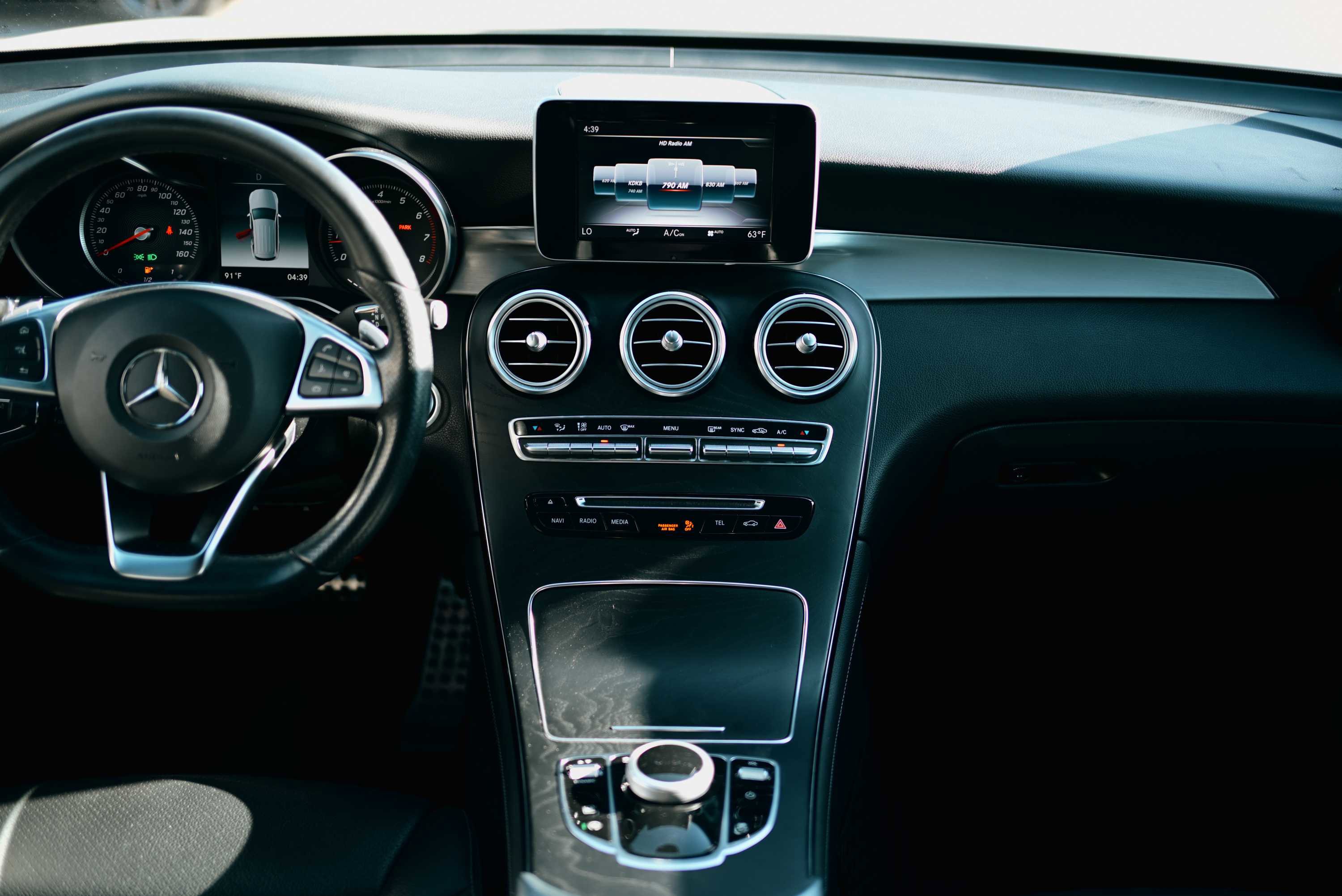 Used 2019 Mercedes-Benz GLC 300 w/ AMG Line image 9