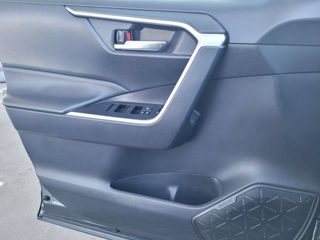 Used 2020 Toyota RAV4 XLE w/ Convenience Package FWD image 14
