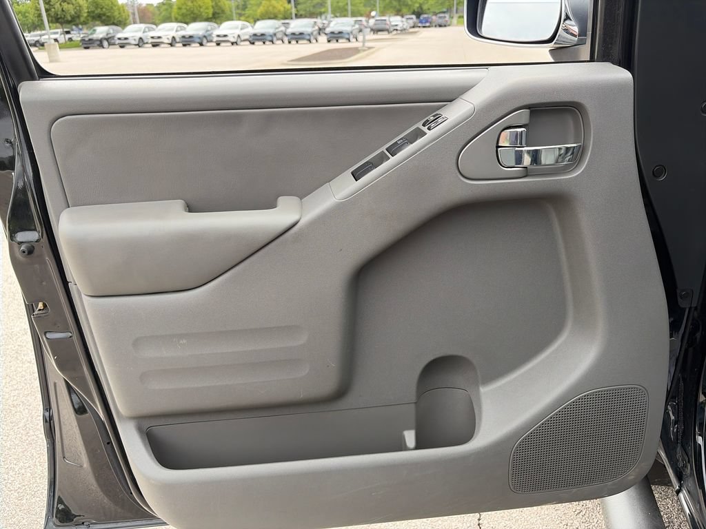 Used 2016 Nissan Frontier SL w/ Moonroof Package AWD/4WD image 14