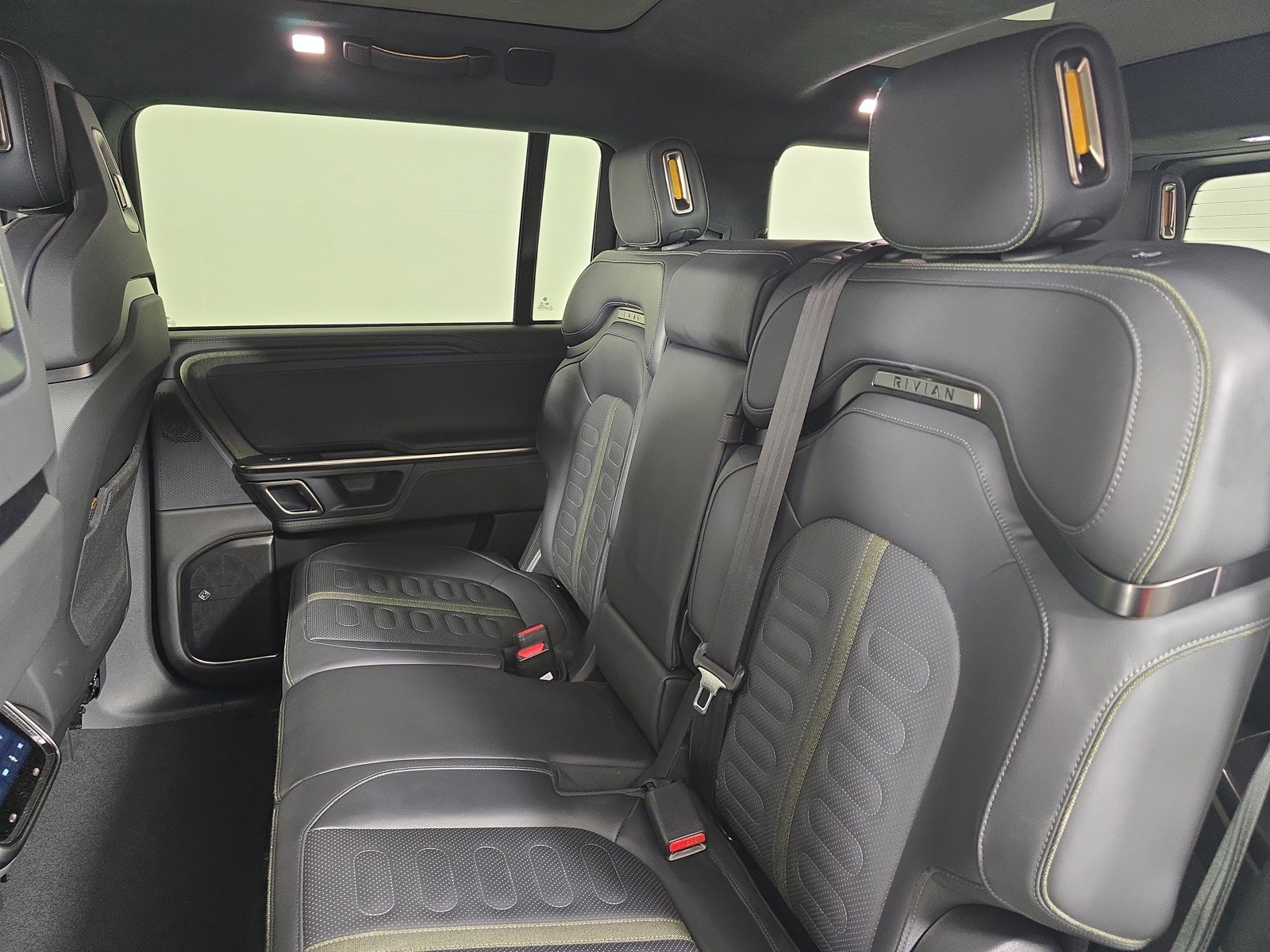 Used 2024 Rivian R1S Adventure image 21