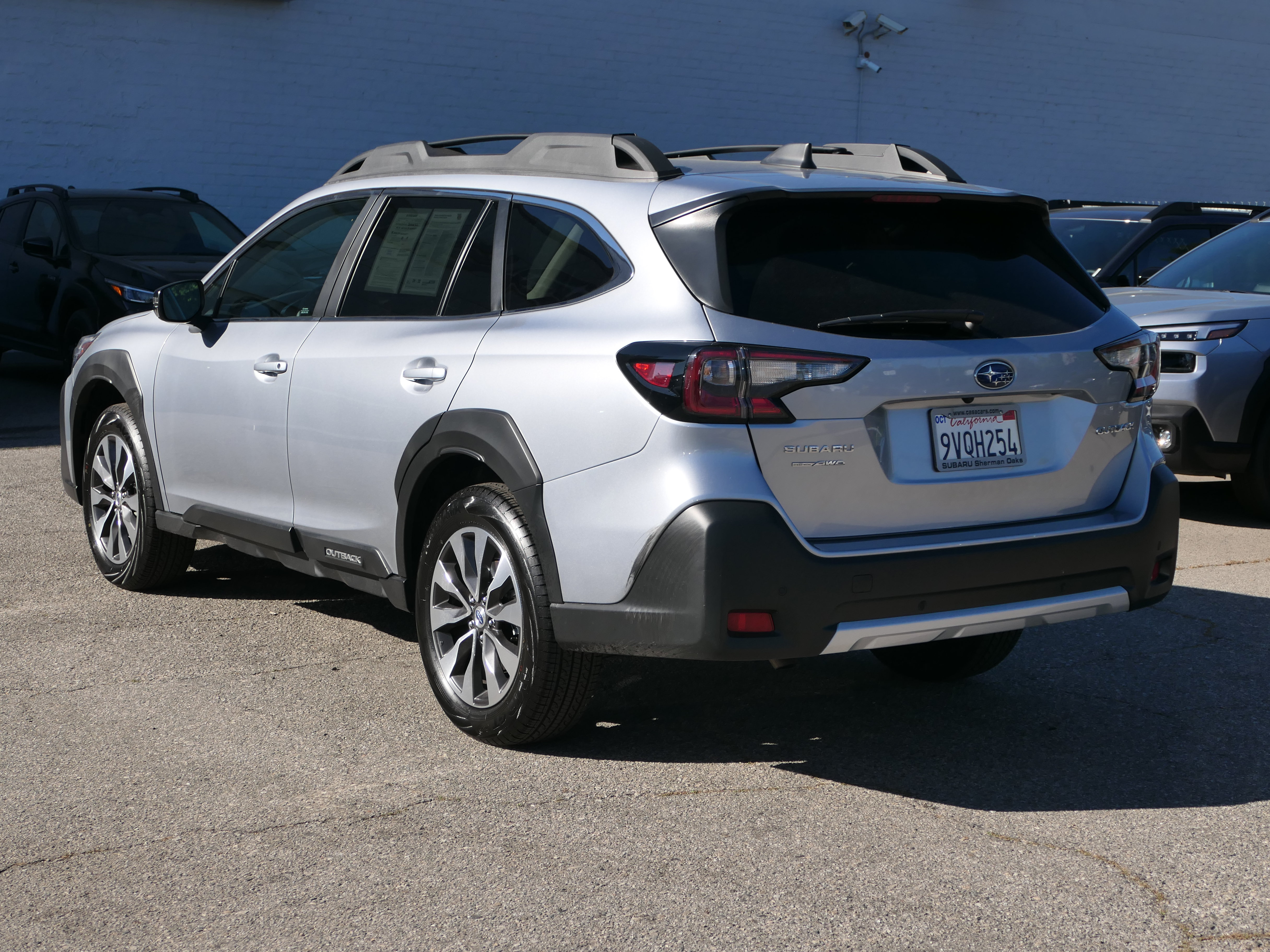 Used 2025 Subaru Outback Limited w/ Tech Package 2 AWD/4WD image 3
