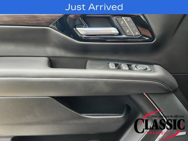Used 2025 Chevrolet Suburban Z71 w/ Z71 Off-Road Package AWD/4WD image 32