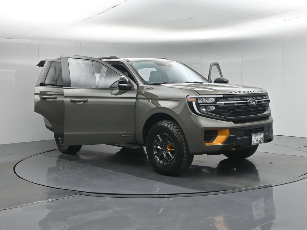 Used 2025 Ford Expedition Tremor AWD/4WD image 36
