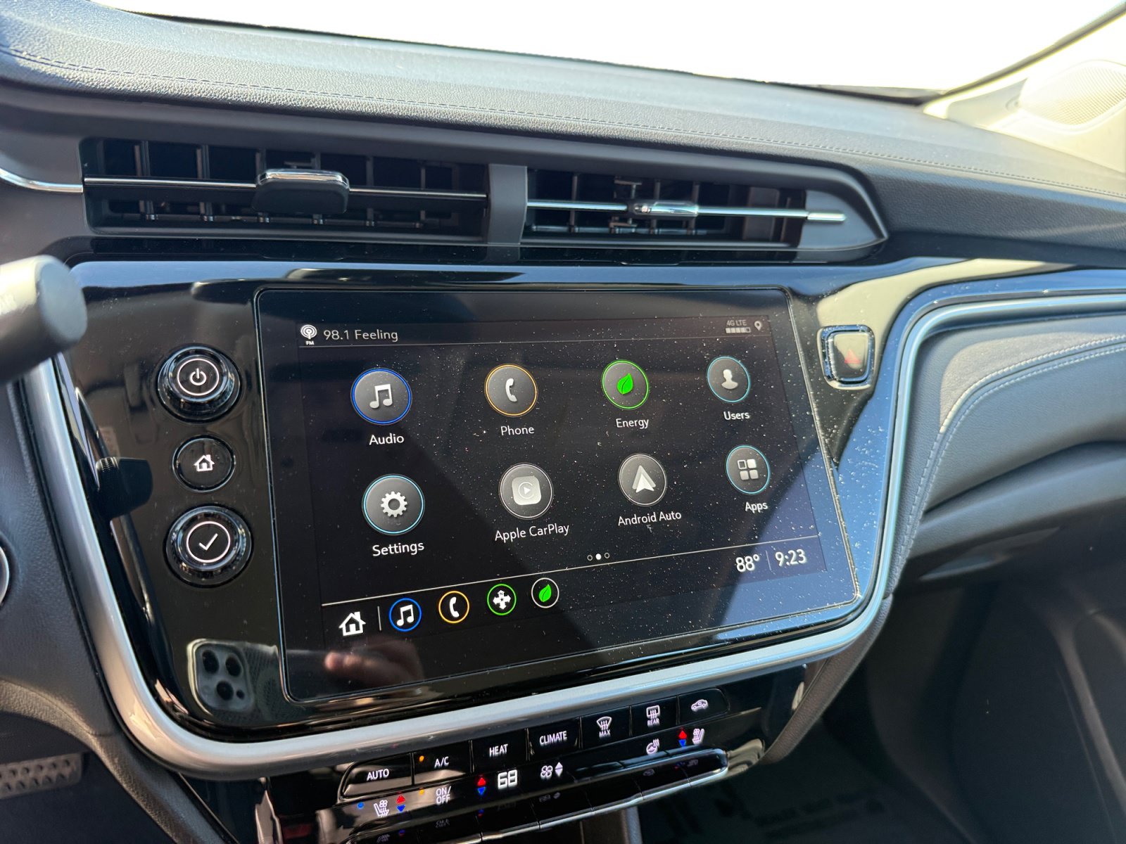 Used 2023 Chevrolet Bolt EUV LT w/ Convenience Package FWD image 12