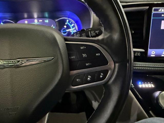 Used 2022 Chrysler Pacifica Touring-L w/ Uconnect Theater Family Group FWD image 15