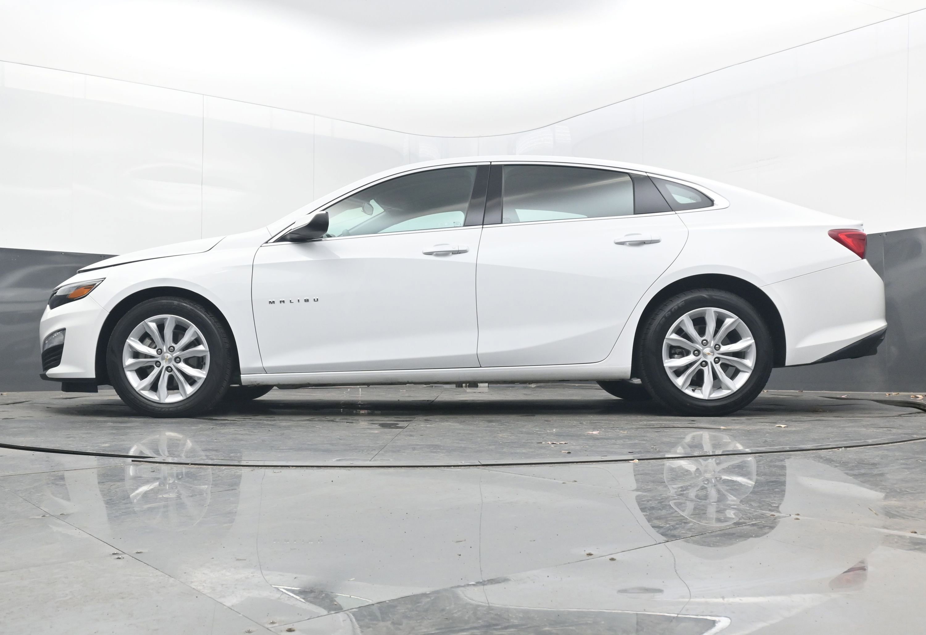 Used 2024 Chevrolet Malibu LT image 27