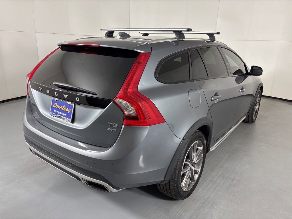 Used 2016 Volvo V60 T5 Cross Country Platinum w/ Climate Package AWD/4WD image 8