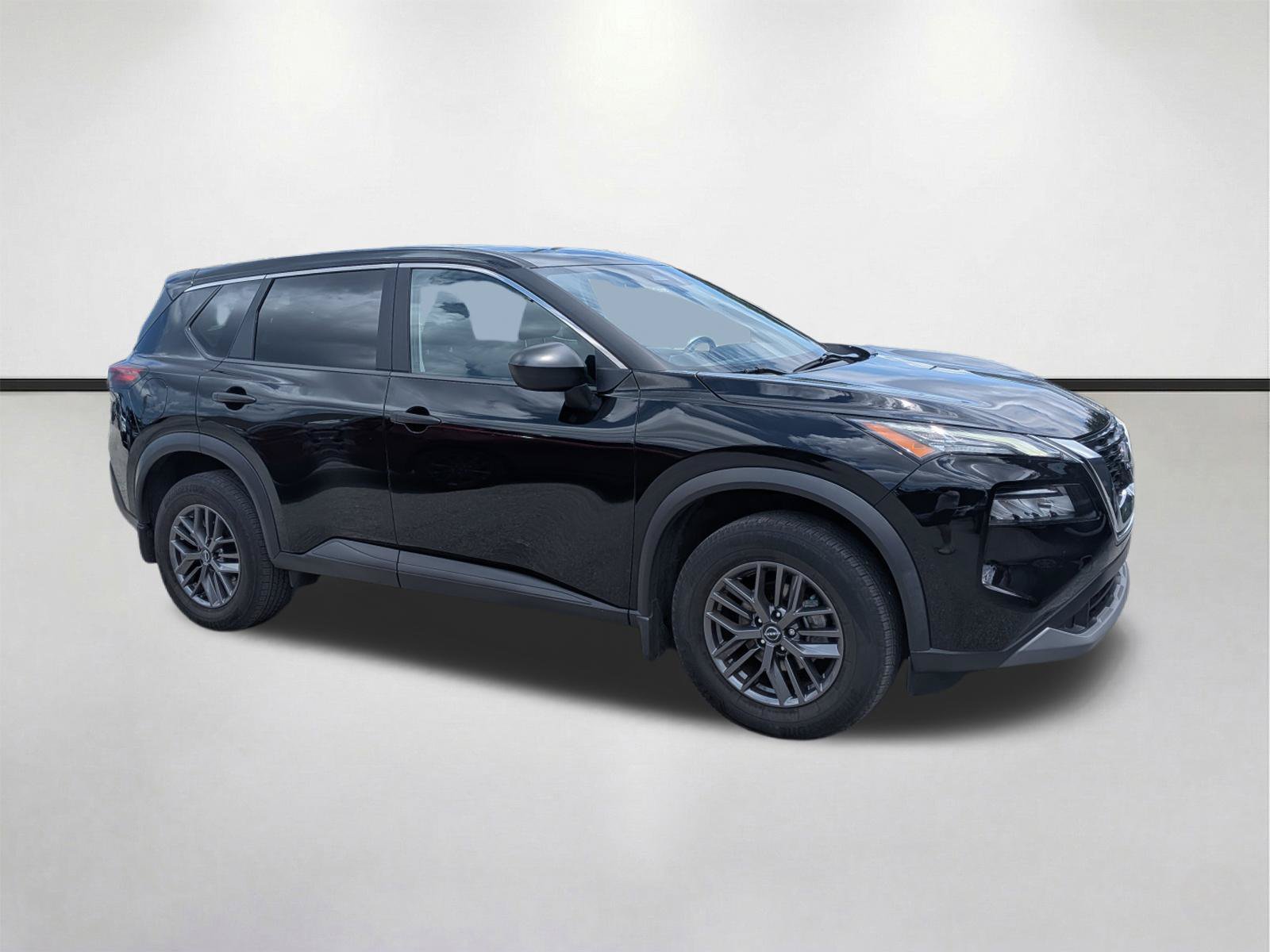 Used 2023 Nissan Rogue S FWD image 2