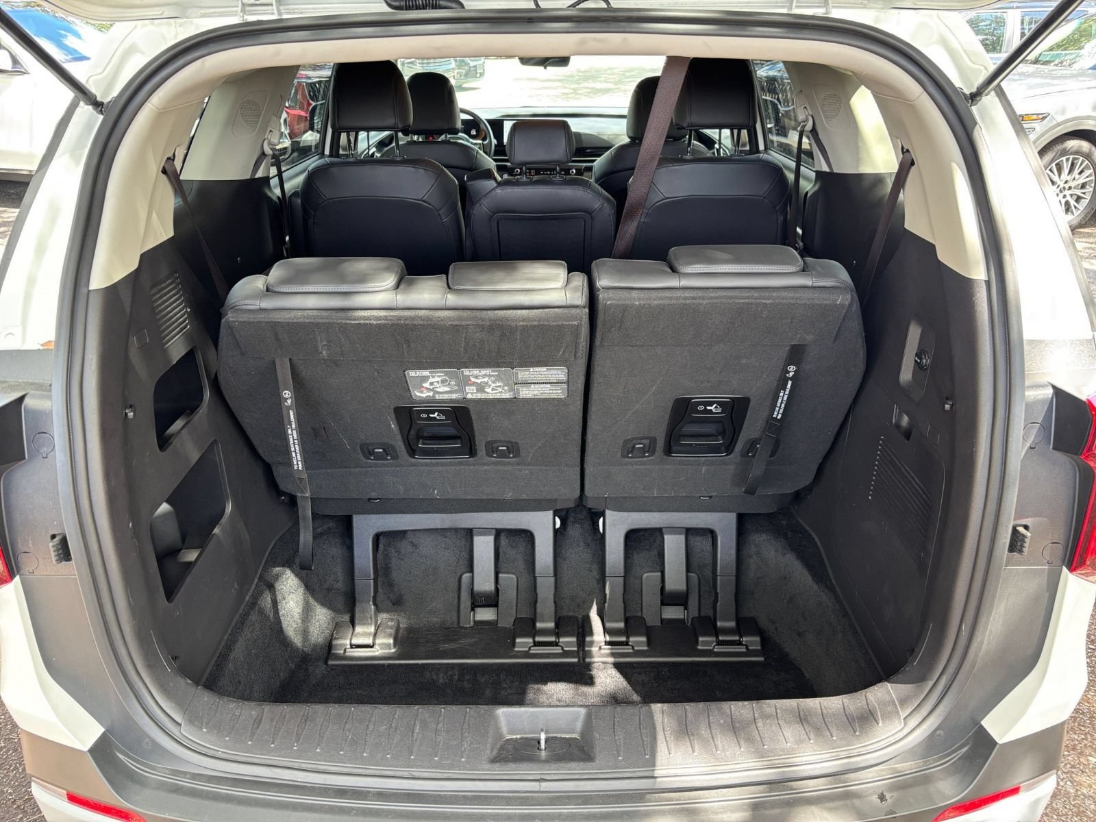Used 2026 Kia Carnival FWD image 34