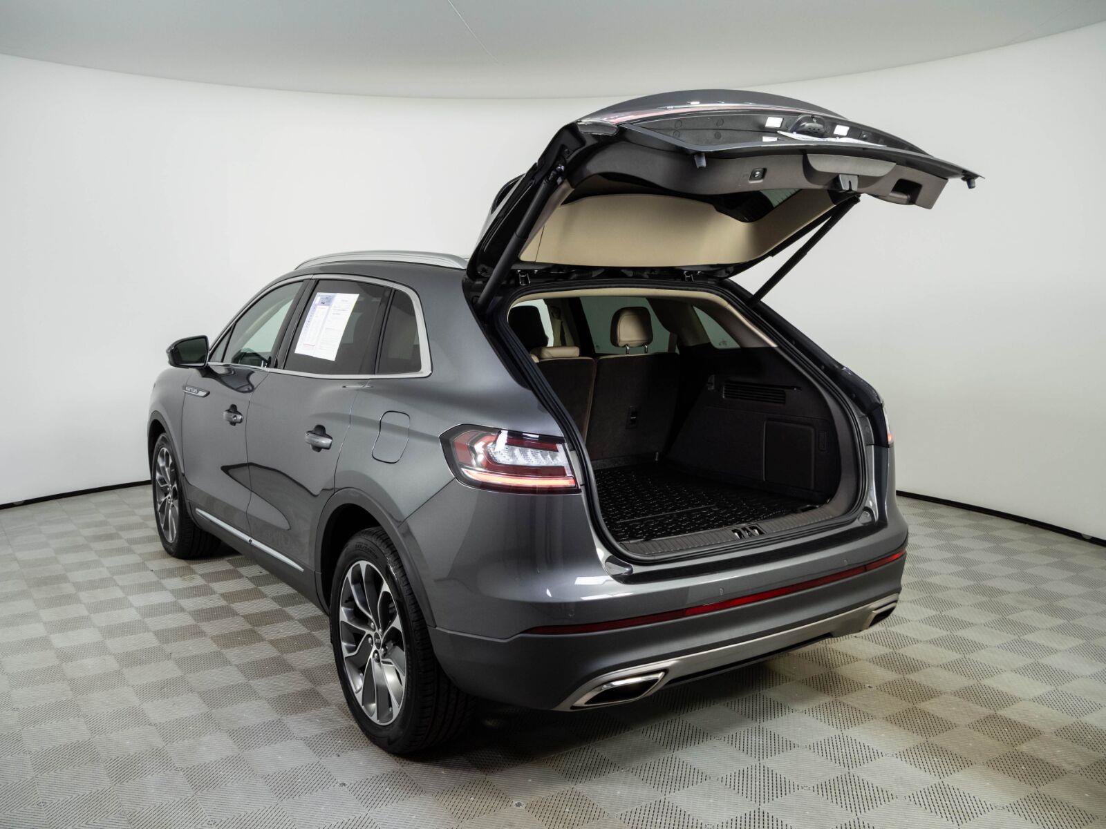Used 2022 Lincoln Nautilus Reserve AWD/4WD image 32