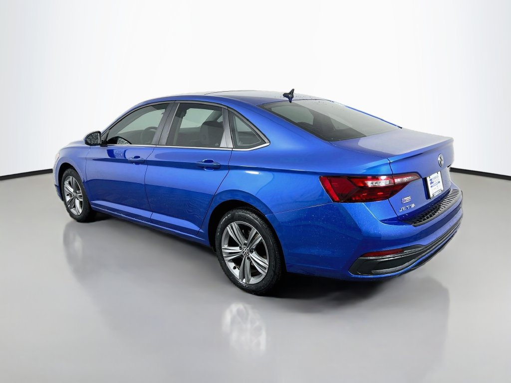 Used 2024 Volkswagen Jetta SE w/ Panoramic Sunroof Package FWD image 5