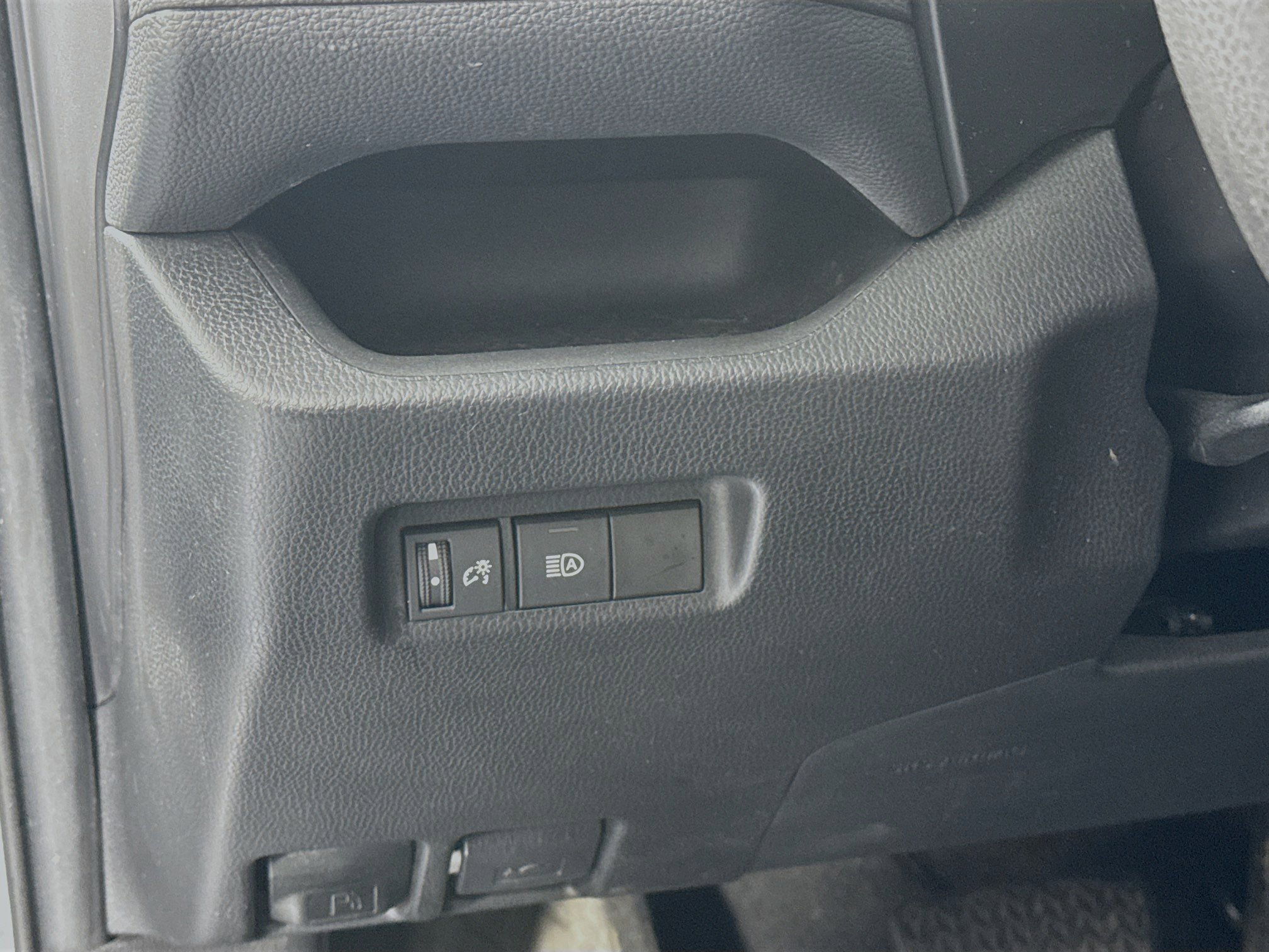 Used 2022 Toyota RAV4 LE image 10