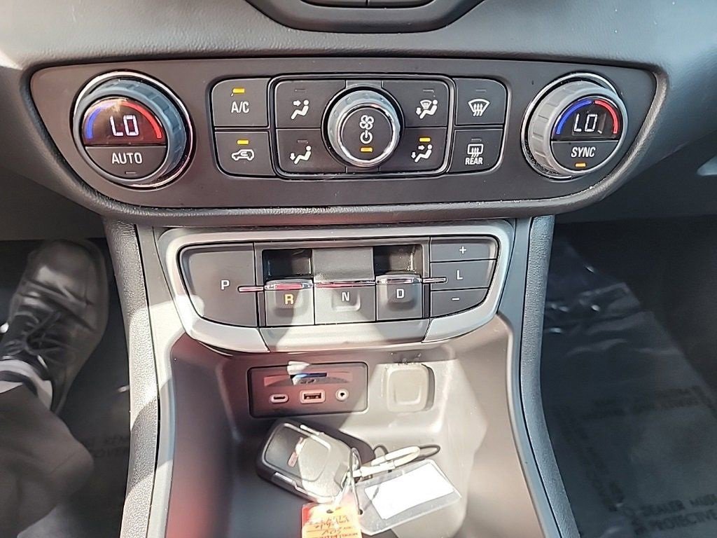 Used 2023 GMC Terrain SLT image 24