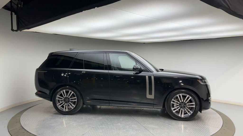 Certified 2023 Land Rover Range Rover SE image 9