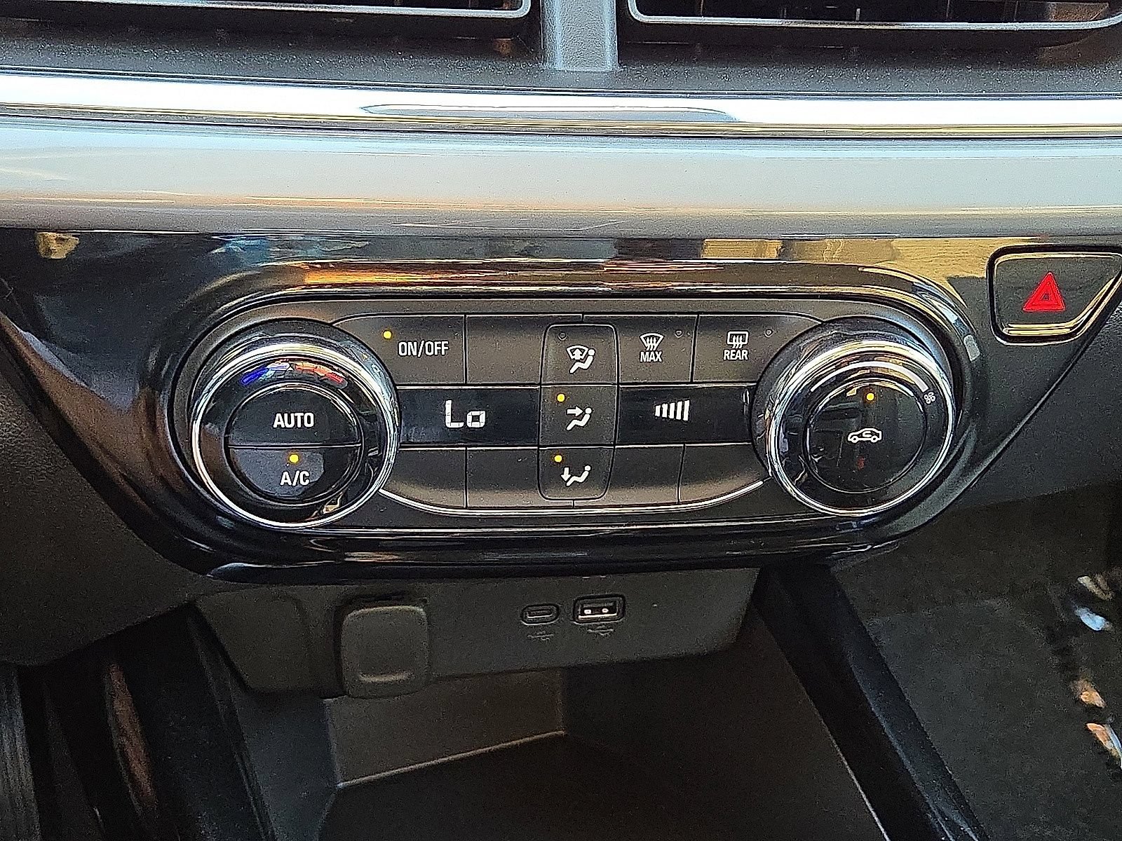 Used 2026 Chevrolet Trax LT FWD image 29