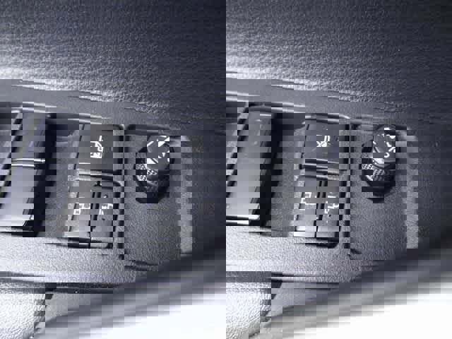 Certified 2025 Toyota Corolla Cross LE image 7