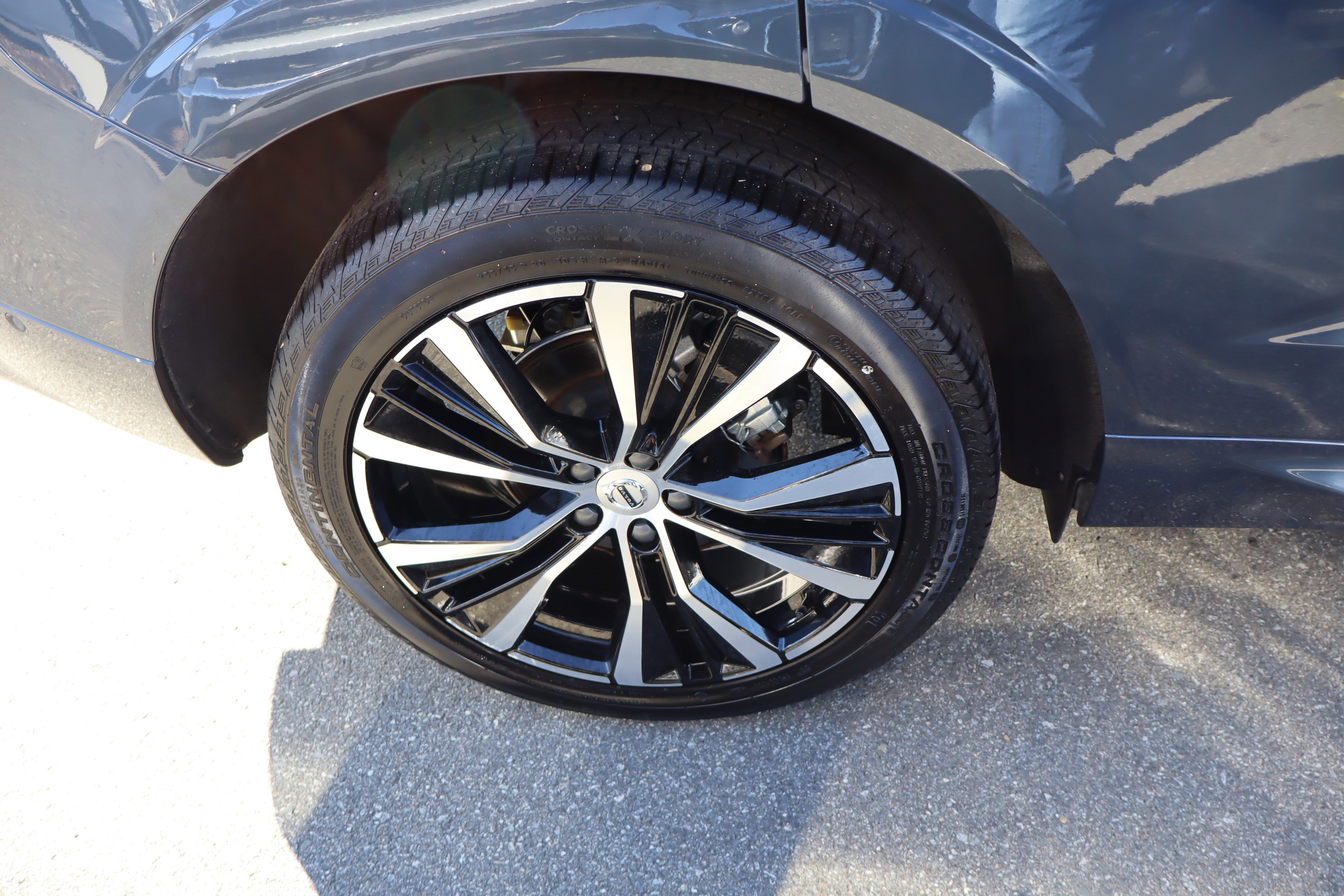 Used 2025 Volvo XC60 B5 Plus image 38