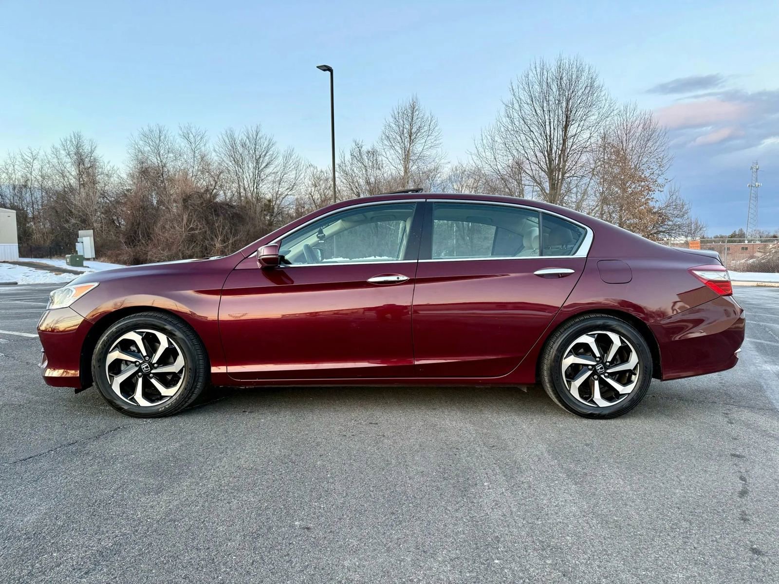 Used 2016 Honda Accord EX image 5