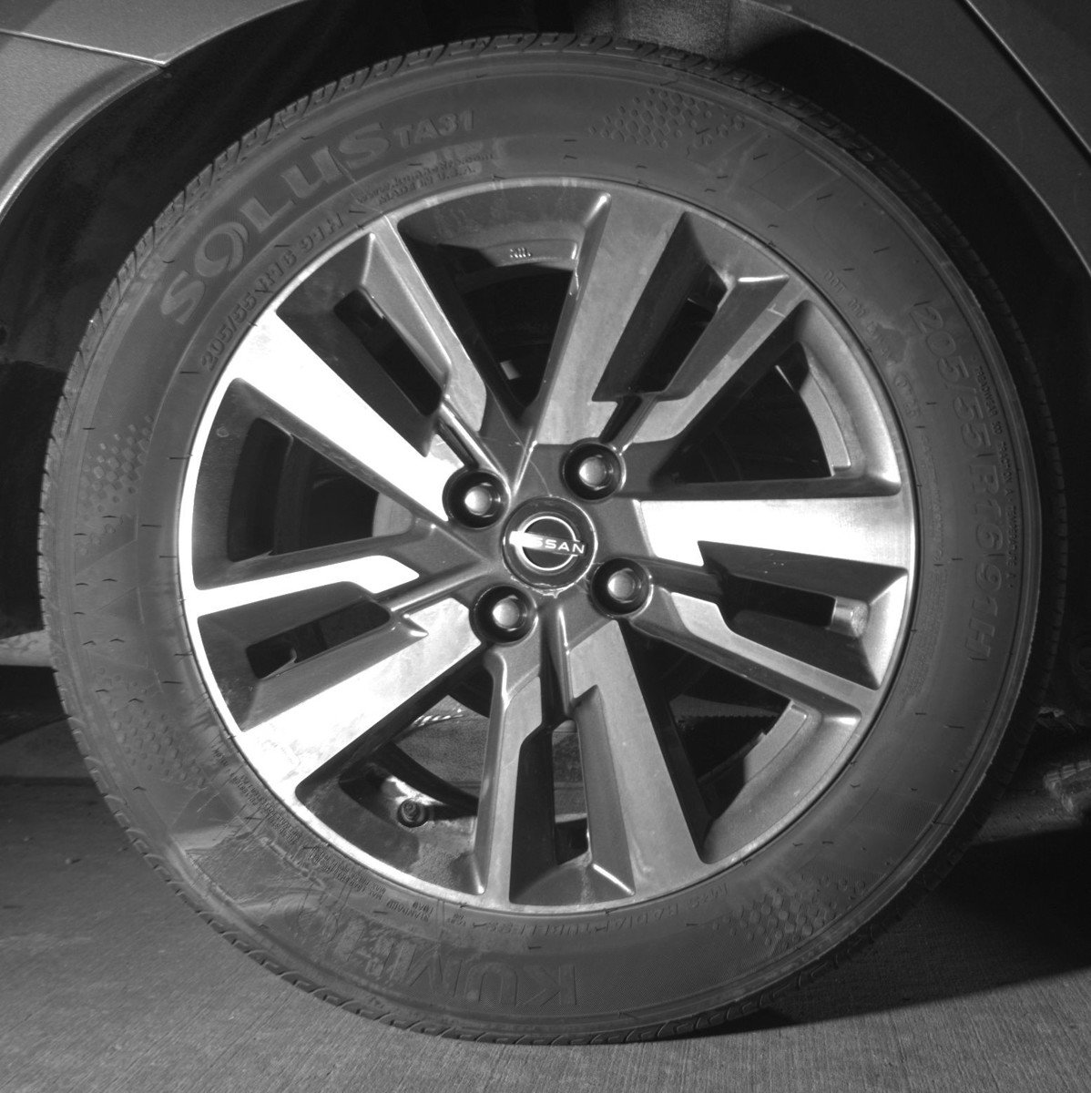 Used 2025 Nissan Versa SV image 15