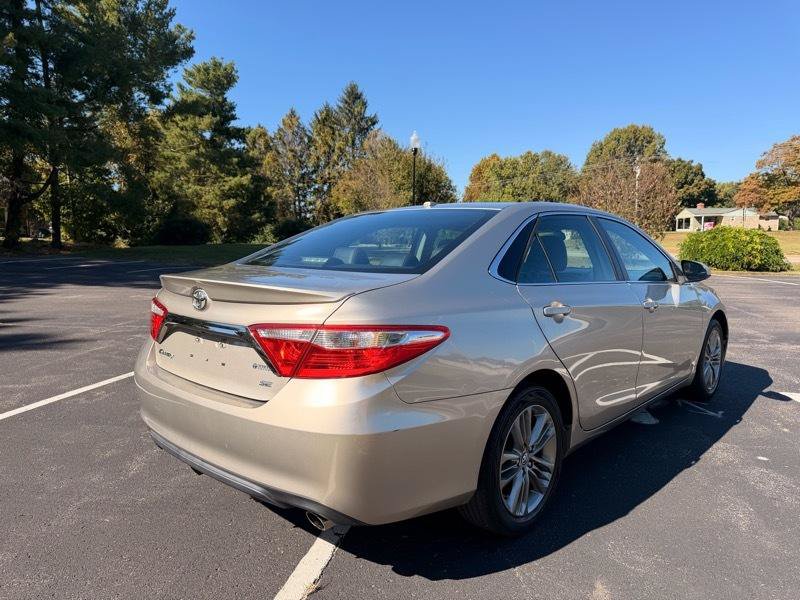 Used 2017 Toyota Camry SE w/ Moonroof Package FWD image 5