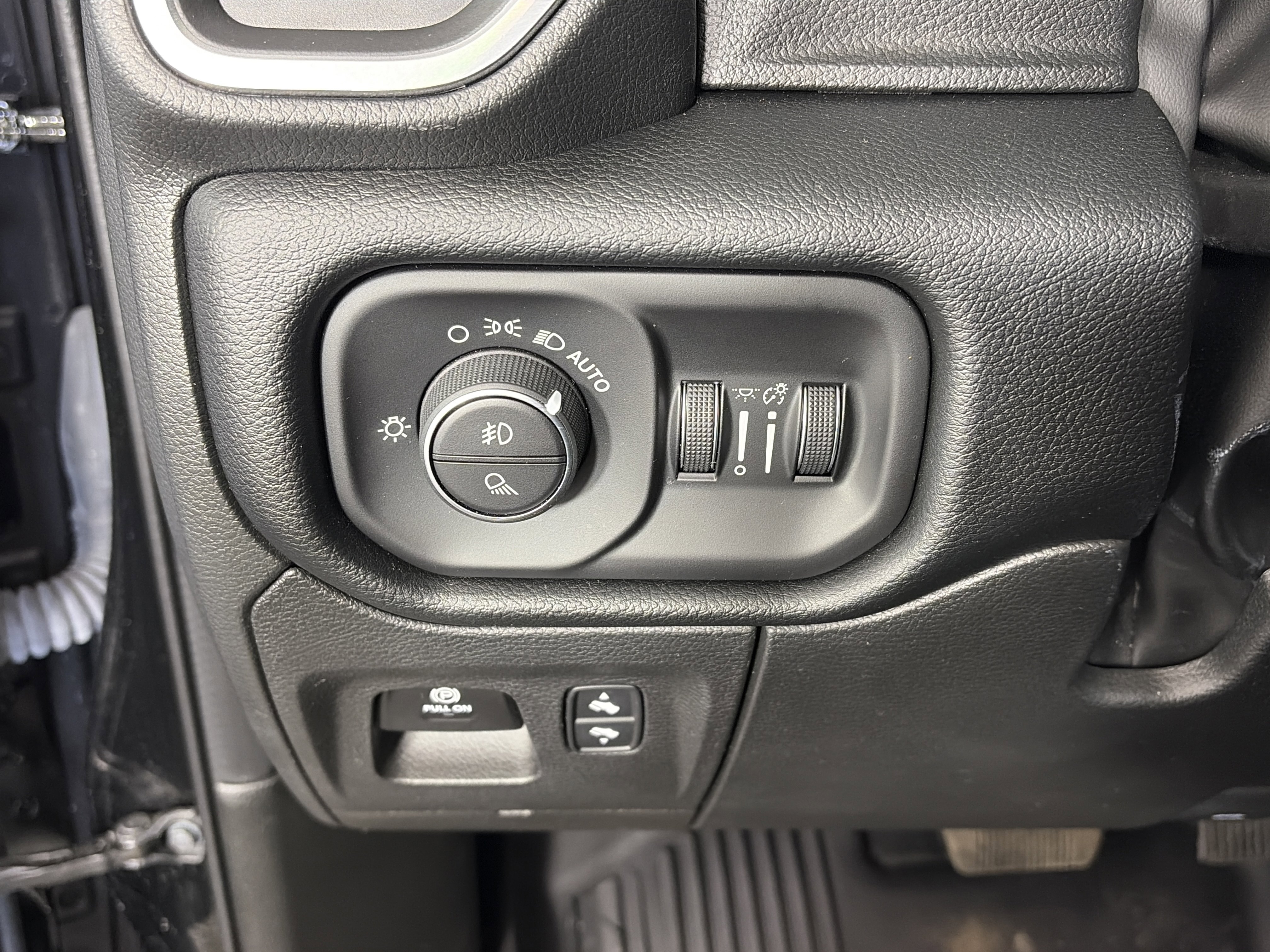 Used 2022 RAM 1500 Laramie image 30