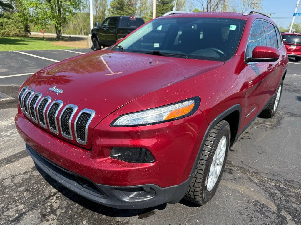 Used 2017 Jeep Cherokee Latitude w/ Cold Weather Group AWD/4WD image 2